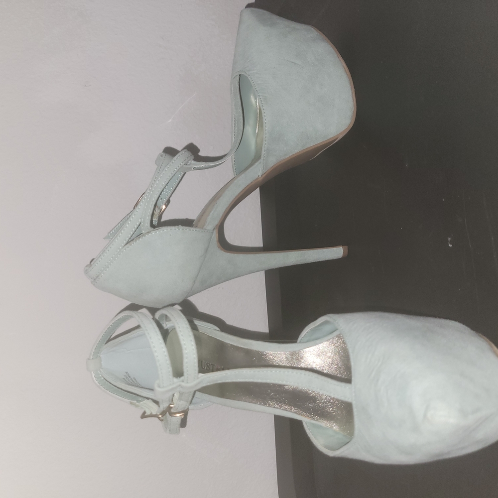 Chic Mint Green Heels for a Stylish Look